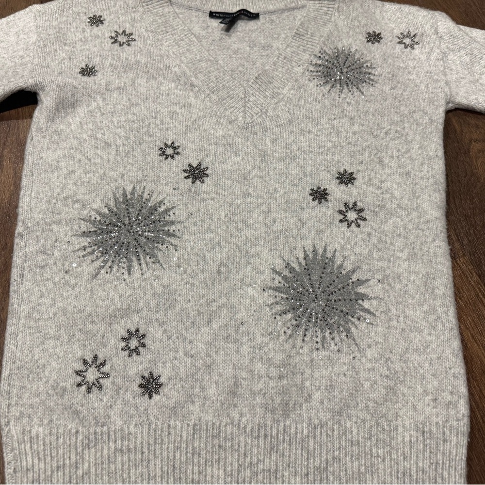 WHBM Snowflake Embellished V-Neck Tunic Sweater Light Gray Size Small Wool Blend - Picture 5 of 10